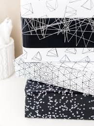 Black And White Gift Wrapping Paper Geschenkpapier Beidseitig In Schwarz Weiss Grosse A2 3 Bogen Grafisches Einpackpapier Zweiseitig Dekopapier Valentinstag Geburtstag Ostern Gift Wrapping Paper Gift Wrapping Valentines