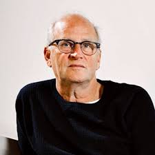 Mijn vrouw en ik konden elkaar in het begin in geen enkele taal verstaan,  maar dat maakte de relatie aantrekkelijk'