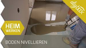 Boden Nivellieren Selbstverlaufende Ausgleichsmasse Im Einsatz Youtube