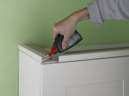 fitting kitchen unit cornice and pelmet