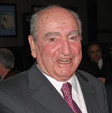 Αθήνα, 4 μαρτίου 1968) είναι ο πρωθυπουργός της ελληνικής δημοκρατίας από το 2019, όπου διαδέχθηκε τον αλέξη τσίπρα. Kwnstantinos Mhtsotakhs Bikipaideia