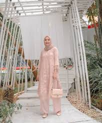 Bahan kain sifon terbagi menjadi 2 jenis yaitu kain sifon polos dan. 35 Model Baju Tunik Wanita Modern Batik Brokat Bergaya