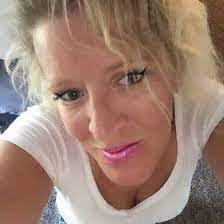 Anna Denault's Instagram, Twitter & Facebook