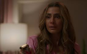 Beleza Fatal: Lola flagra Átila aos beijos com namorado, grava vídeo e muda  tudo · Notícias da TV