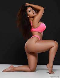Carmen Curvy Nude Pics 