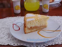 Adatta per chi è alle prime armi in cucina, la ricetta prevede un impasto a base di burro, farina e uova al quale vanno aggiunte le mele finemente grattugiate per dare la giusta. Torta Di Mele Grattugiate Senza Burro La Tavola Golosa Di Gio