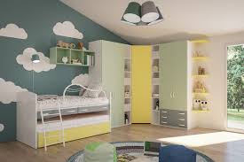 In una stanza quadrata di 400x400cm puoi pensare ad una zona guardaroba dietro la testata del letto, anche divisa per lei e per lui, simmetricamente. Camerette Con Cabina Armadio Mondo Camerette