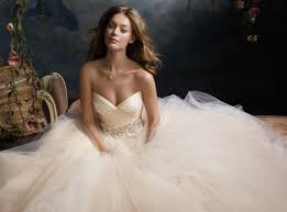 Bei brautkleid verkaufen haben sie 10x mehr chancen für ihr gebrauchte brautkleid zu verkaufen, und sie werden es verkaufen 30x schneller! Lazaro Bridal Deutschland Off 72 Buy