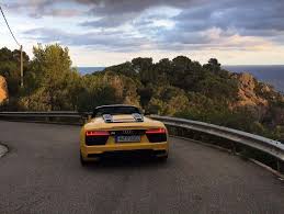 It may not have the badge or heritage of a lamborghini or ferrari (95 walls), but it's stunning looks and. Der Neue Audi R8 Spyder Schiere Kraft Und Fahrdynamik Treffen Auf Frischluftvergnugen Der Autotester De
