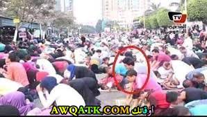 صلاة العيد في المذهب المالكي ركعتَان، ويُكبَرالإمام في الركعة الأولى بسبع تكبيراتٍ مع تكبيرة الإحرام قبل القراءة، وفي الثانية بخمس تكبيرات سوى تكبيرة القيام، ولا يُشرَع رفع اليدين عند. Ø·Ø±Ø§Ø¦Ù Ùˆ ØºØ±Ø§Ø¦Ø¨ Ùˆ Ø¹Ø¬Ø§Ø¦Ø¨ ØµÙ„Ø§Ø© Ø§Ù„Ø¹ÙŠØ¯ ÙÙŠ Ù…ØµØ±
