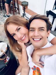 Feliz cumpleaños 🎉🎂🎁🎊🎈 mi vida. Laura Garcete te quiero ❤️