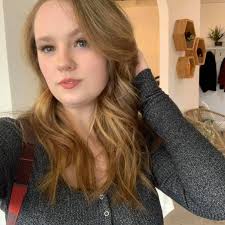 What's a nice gift to give to an Airbnb host?