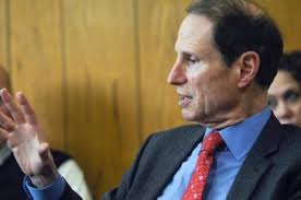 Sen. Ron Wyden carefully stays out of debate about fate of NSA leaker  Edward Snowden (poll)