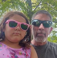 Darryl Roundtree's Instagram, Twitter & Facebook