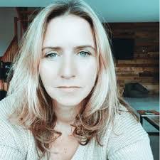 Jennifer Baggott's Instagram, Twitter & Facebook