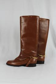 Weiter trug man cowboystiefel, die es in vielen verschiedenen designs und ausführungen gab. Vintage Lederstiefel Hoher Schaft Frau Martina Oma Klara