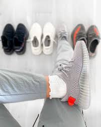 Yeezy Boost 350 V2 Tail Light En 2020 Kanye West Yeezy Adidas