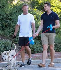 Trainer walks pack of dogs without a leash. Jeff Lewis And His Ex Boyfriend Scott Anderson Reunite For A Walk With Their Dogs Readsector