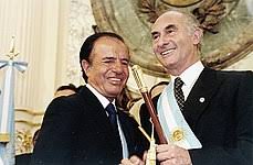 Asumiendo la primera presidencia de la nación, año 1989. Carlos Menem Wikipedia La Enciclopedia Libre