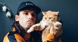 On avait saint valentin qui traînait car c'est un vieux morceau. Going Global French Rapper Orelsan Brings His Tour Through The Us Frenchly