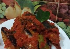 Hidangan ini merupakan perpaduan tongkol yang asin, terong yang manis dan lembut, dan juga sambal balado yang pedasnya nikmat sekali. Tutorial Memasak Ikan Tongkol Cue Balado Enak Resep Us