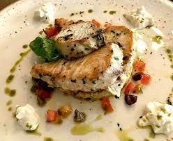 La ricciola è un pesce azzurro dalle carni saporite. Filetto Di Ricciola Scottato Alle Erbe Con Stracciata Di Burrata La Cucina Del Presidente