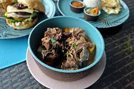 1 ekor ayam kampung potong enam; Lezatnya Makan Siang Sop Buntut Sambal Matah Khas Bali Travel Tempo Co