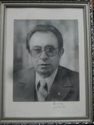 Hoy es un día muy especial, hace trece años surgió la idea de compartir  anécdotas de Paco Trápaga, para mantener vivo el nombre de mi recordado  papá. La historia ocurrió en una