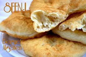 Sfenj Algerien A La Semoule Et Farine Petrissage A La Main Recette Beignets Frits Recette Sfenj Idee Recette Facile