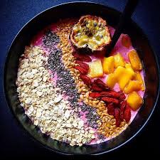 Smoothie Bowl Yaourt Vanille Fruits Rouges Poudre De Baobab Et Topping Flocons D Avoine Graines Les Super Aliments Smoothie Bol Manger Sainement Recette