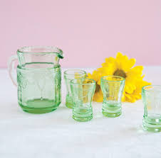 Green river depression era glass club. Cool Collected Depression Glass Cottage Style Decorating Renovating And Entertaining Ideas For Indoors And Out
