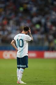 ميسي يظهر في حملة الإعلان عن قميص منتخب الأرجنتين وظهر ليونيل ميسي مع عدة لاعبين من منتخب الأرجنتين وعلى رأسهم باولو ديبالا ورودريجو دي بول المتوقع تواجدهما مع المنتخب في بطولة كوبا أمريكا. Ù‡Ù„ ÙŠØ¹ØªØ²Ù„ Ù…ÙŠØ³ÙŠ Ù…Ø¬Ø¯Ø¯Ø§ Ø¥Ø°Ø§ Ø£Ø®ÙÙ‚ ÙÙŠ ÙƒÙˆØ¨Ø§ Ø£Ù…Ø±ÙŠÙƒØ§ ØµØ­ÙŠÙØ© Ø§Ù„ÙˆØ¦Ø§Ù… Ø§Ù„Ø§Ù„ÙƒØªØ±ÙˆÙ†ÙŠØ©