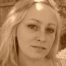 Amber Renwick's Instagram, Twitter & Facebook