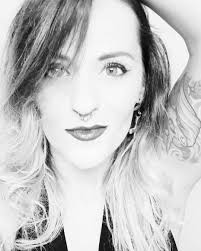 Todavía no soy ni la mitad de la persona que deseo ser. Aún tengo que  trabajar mucho en mi, por eso soy mi proyecto más importante... . Feliz  inicio de semana💪🏾 . . . . #