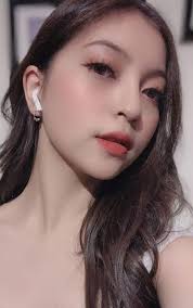 Trước tin đồn chia tay Quang Hải, Nhật Lê tung bộ ảnh quyến rũ