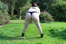 Daniela Reif Und Nackt Im Garten Pornoseite Fur Reife Frauen