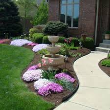 Photos The Many Types Of Landscape Mulch Front Yard Landscaping Design Yard Landscaping Front Yard Landscaping