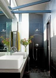 Petites Salles De Bains Modernes 2020 2019 80 Photos Et Idees De Decoration Housekeeping Mag En 2020 Idee Salle De Bain Salle De Bains Moderne Salle De Bains Couloir