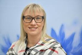 Frida, 68, fick sitta i sin egen avföring