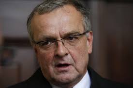 Ze schwarzenbergu, v německojazyčném prostředí také karl fürst zu schwarzenberg, celým jménem karel jan nepomuk josef norbert bedřich antonín vratislav menas kníže ze schwarzenbergu. Kalousek V Zadne Vlade Uz Nebudu Novinky Cz