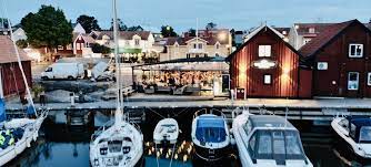 Öregrund är en av sveriges bäst bevarade trästäder och en charmerande idyll som bjuder på snickarglädje och atmosfär. Terassen Oregrund Home Facebook