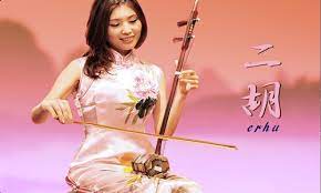 Er4 hu2) merupakan alat musik tradisional tiongkok yang paling populer disamping guzheng dan dizi. Erhu Alat Musik Gesek Tradisional Tiongkok Tionghoa Info