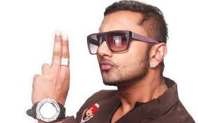 The star was seen looking healthy this weekend outside his brother's marriage ceremony and wearing his own. Honey Singh S Comeback Is Now Official And We Just Can T Stop Jumping With Joy Famous Hairstyles Hunter Fashion Latest Celebrity Gossip