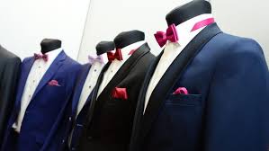 Baju pengantin pria dan wanita bergaya internasional, namun terlihat lebih santai dan tidak kaku juga cenderung lebih simple. Mengapa Baju Pengantin Pria Hanya Itu Itu Saja