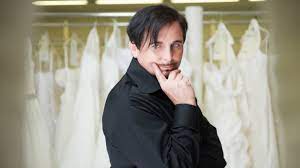 Check spelling or type a new query. Uwe Herrmann Privat So Lebt Der Brautkleid Konig Aus Zwischen Tull Und Tranen News De