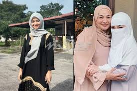 She rose to fame when participated in a beauty queen competition, dewi remaja. Ternampak Gadis Iras Neelofa Jurugambar Tak Tunggu Lama Terus Beranikan Diri Jumpa Bapanya Apa Apa Pun Saya Nak Selesaikan Spm Dulu Viral Mstar