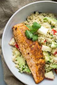 Salmon Quinoa Bowl With Avocado And Apple Recette Alimentation Saine Pour La Sante Recette Saumon Etre En Bonne Sante
