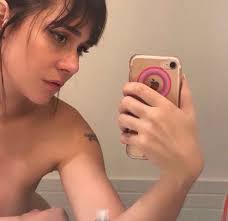 You will find below the horoscope of alessandra negrini with her interactive chart, an excerpt of her astrological portrait and her planetary dominants. Alessandra Negrini Posa De Topless E Ganha Elogio Dos Fas Jovem Pan