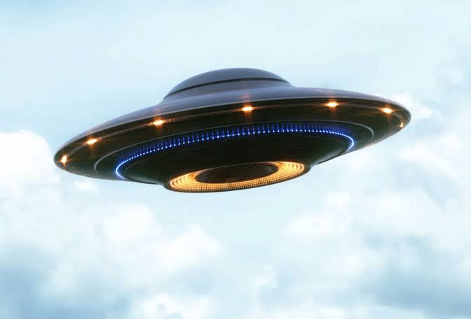 U.S. Has UFOs of 'Non-Human Origin', Ex-Intelligence Officer Claims -  Newsweek