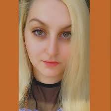 Kelli Downs's Instagram, Twitter & Facebook